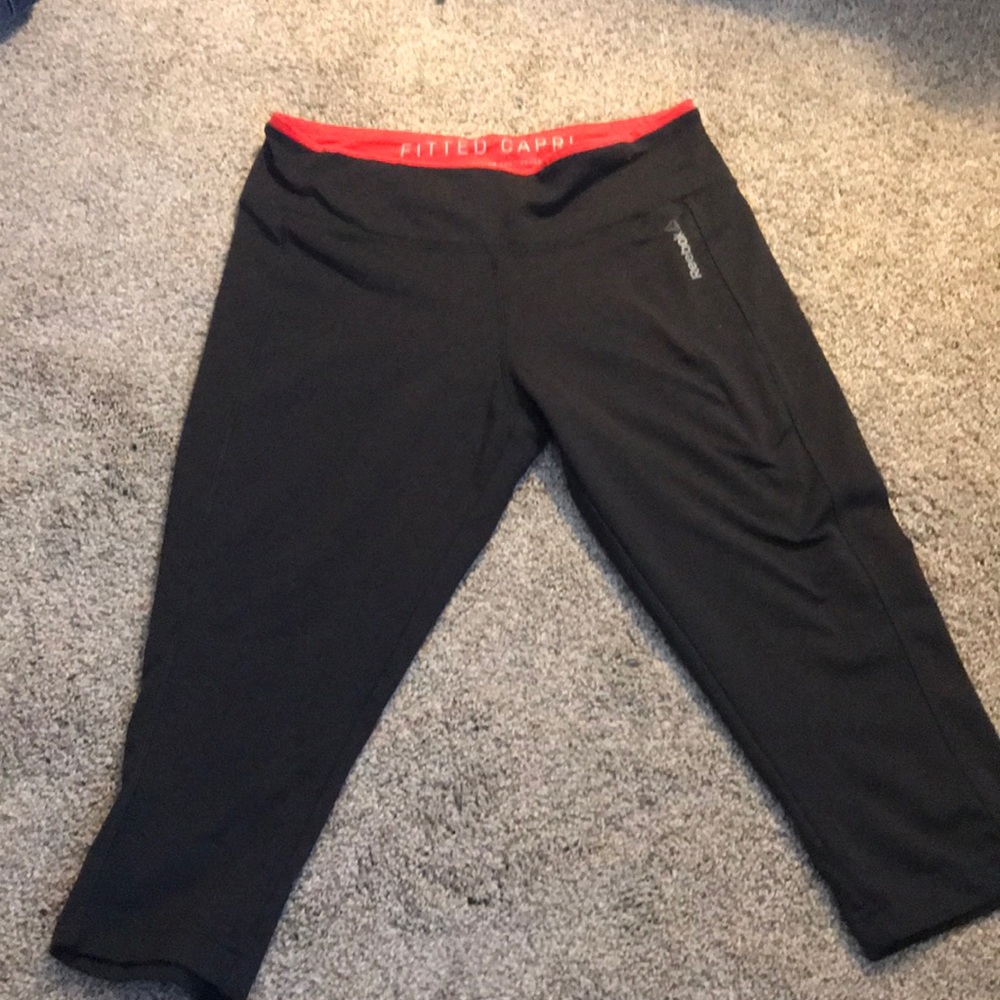 Fitted workout capris